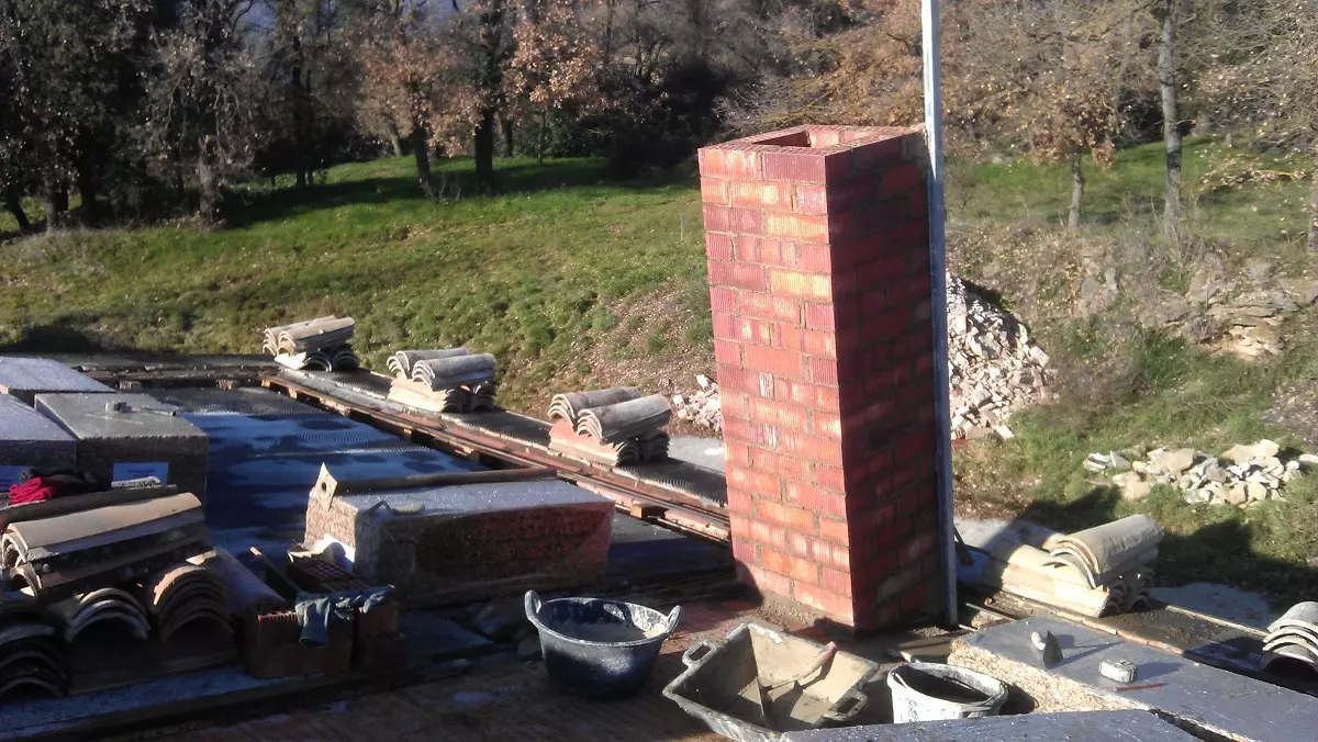 colocacion aislamientos tejado Conductos para chimeneas Jaén