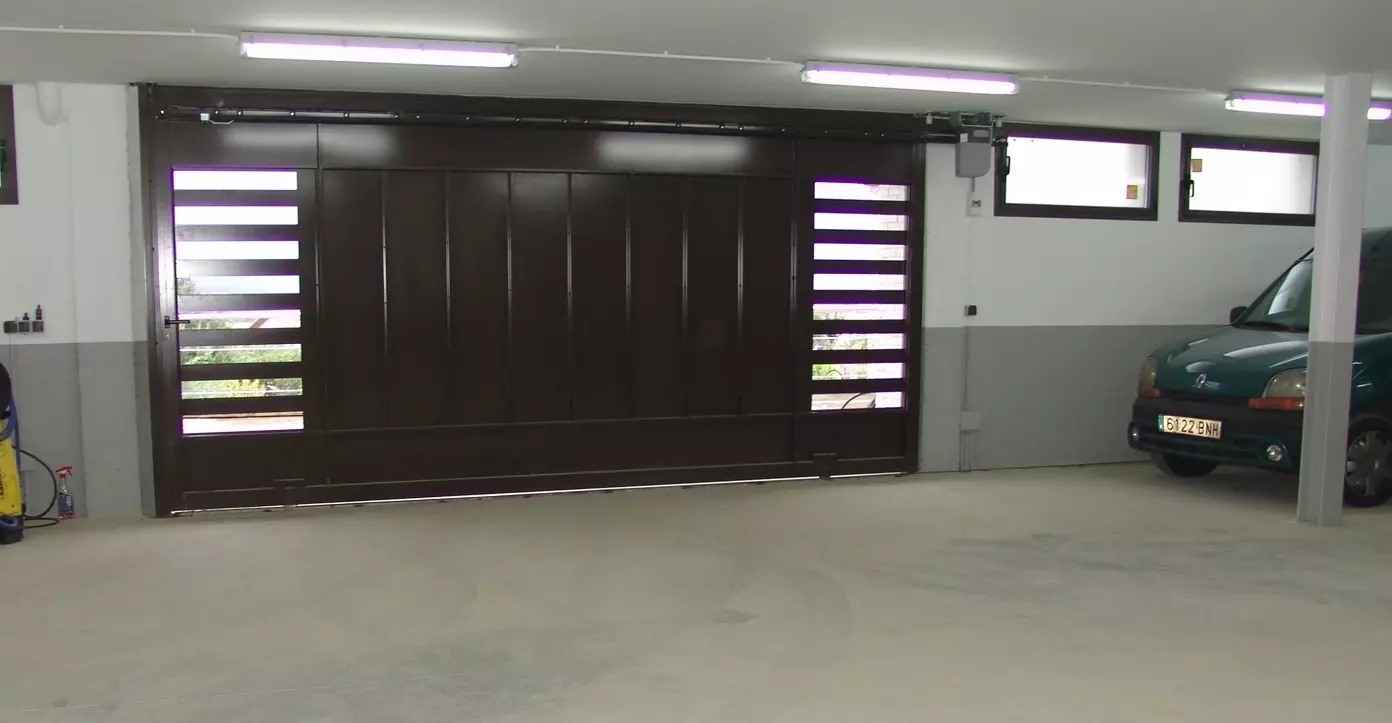 puerta garaje corredera Puertas correderas garaje Jaén